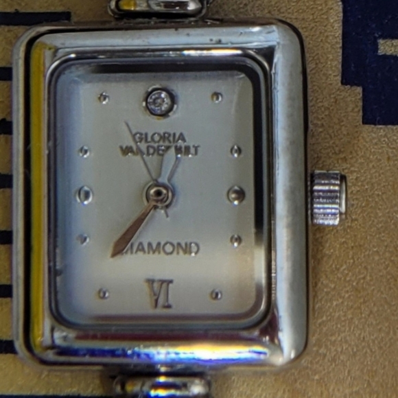 •𝙂𝙇𝙊𝙍𝙄𝘼 𝙑𝘼𝙉𝘿𝙀𝙍𝘽𝙄𝙇𝙏•𝙒𝘼𝙏𝘾𝙃• - Picture 8 of 15